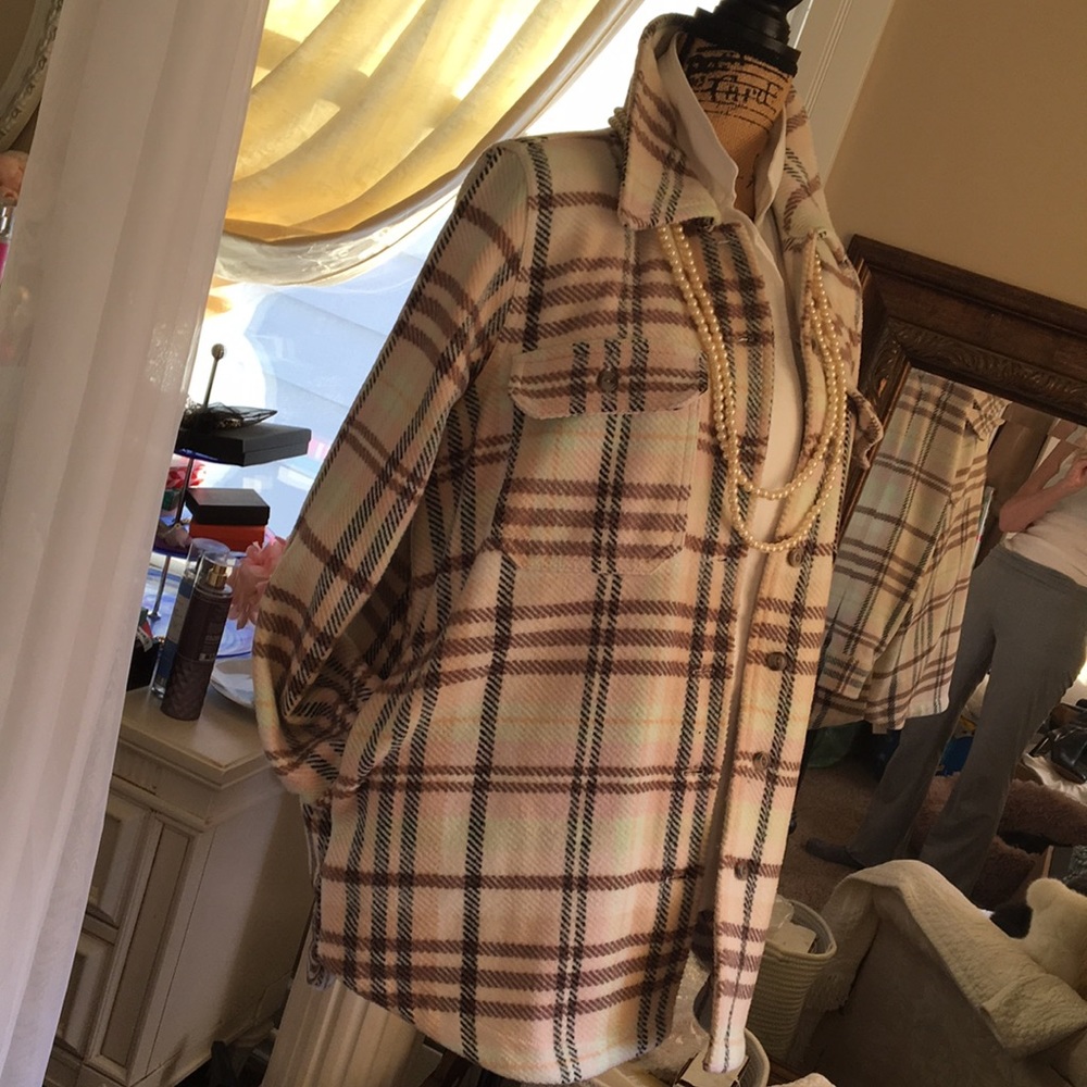 Universal Thread • Brushed Fleece Oversized Plaid Shacket Jacket with Pockets! - Picture 10 of 16